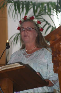 Jennifer reading 1 Corinthians 13